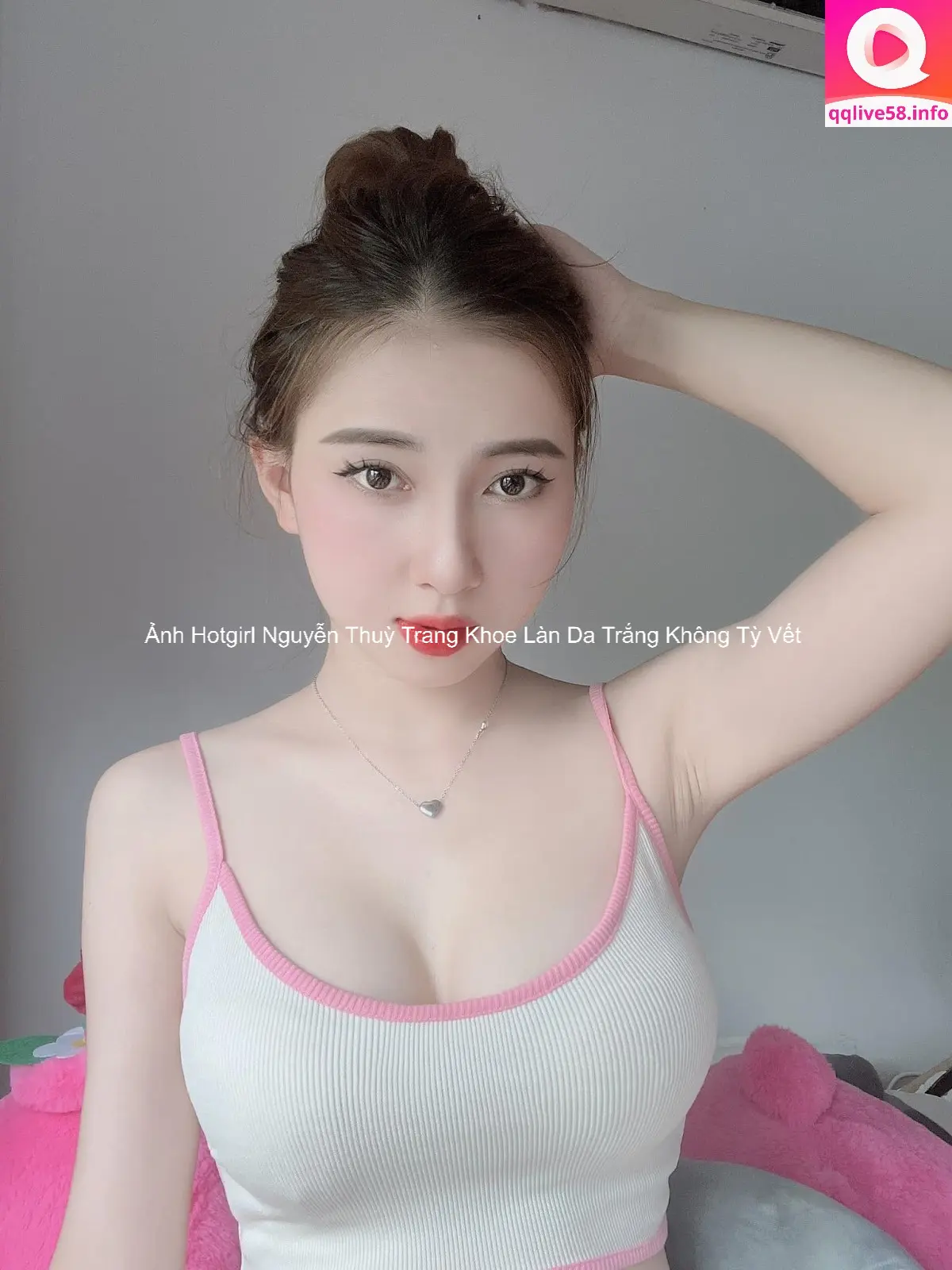 Ảnh Hotgirl Nguyễn Thuỳ Trang Khoe Làn Da Trắng Không Tỳ Vết 1